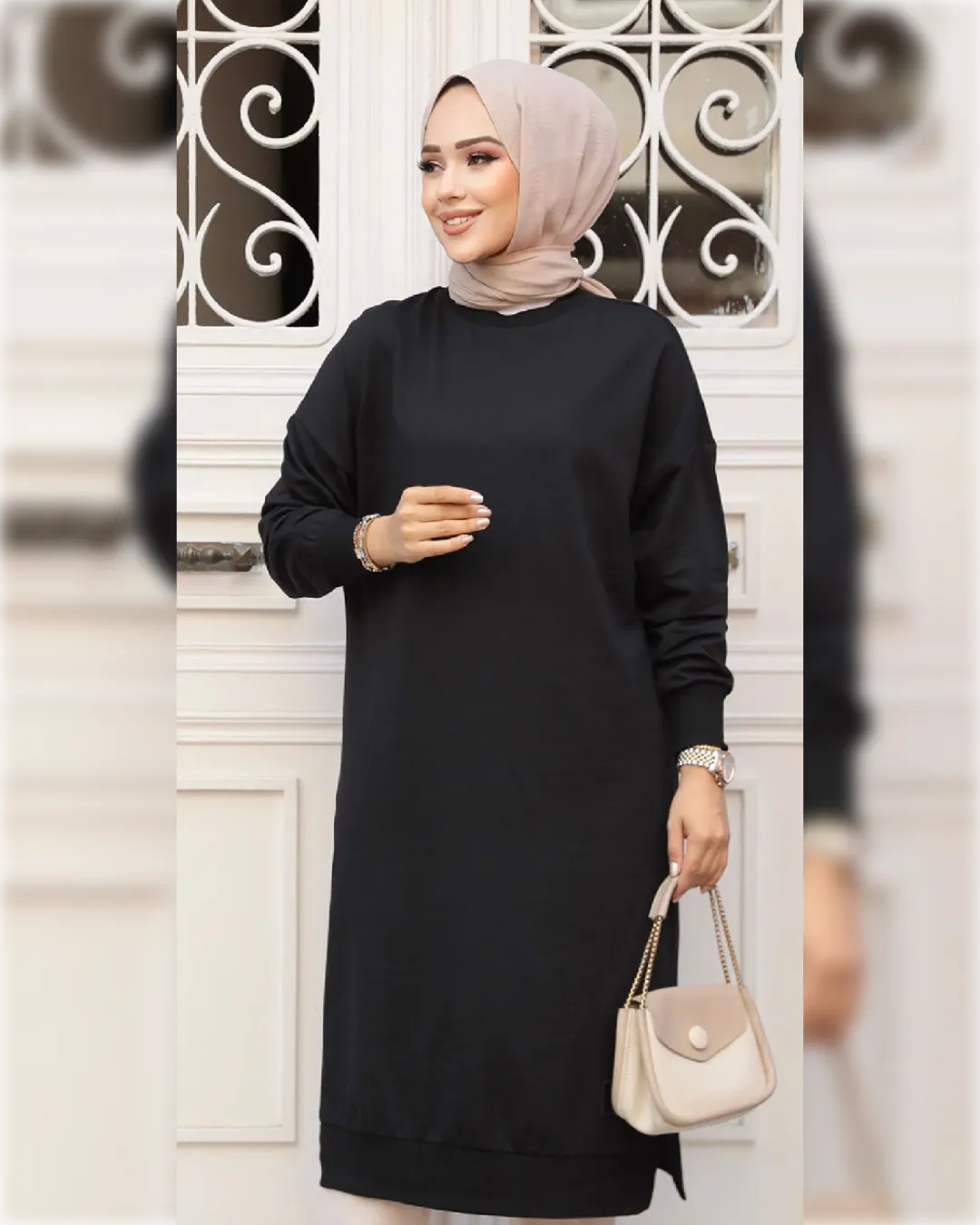 Cozy Knee-Long Cotton Blouse in Black Shade   بلوزة رياضية قطنية دافئة باللون الأسود الجميل